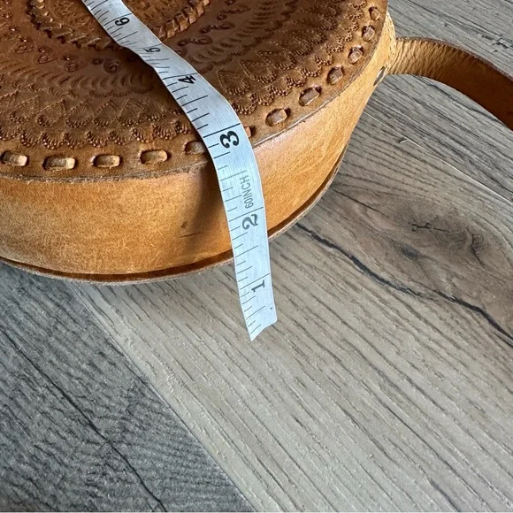 R.P.S Small Leather Circle Round Crossbody Purse - Picture 10 of 15